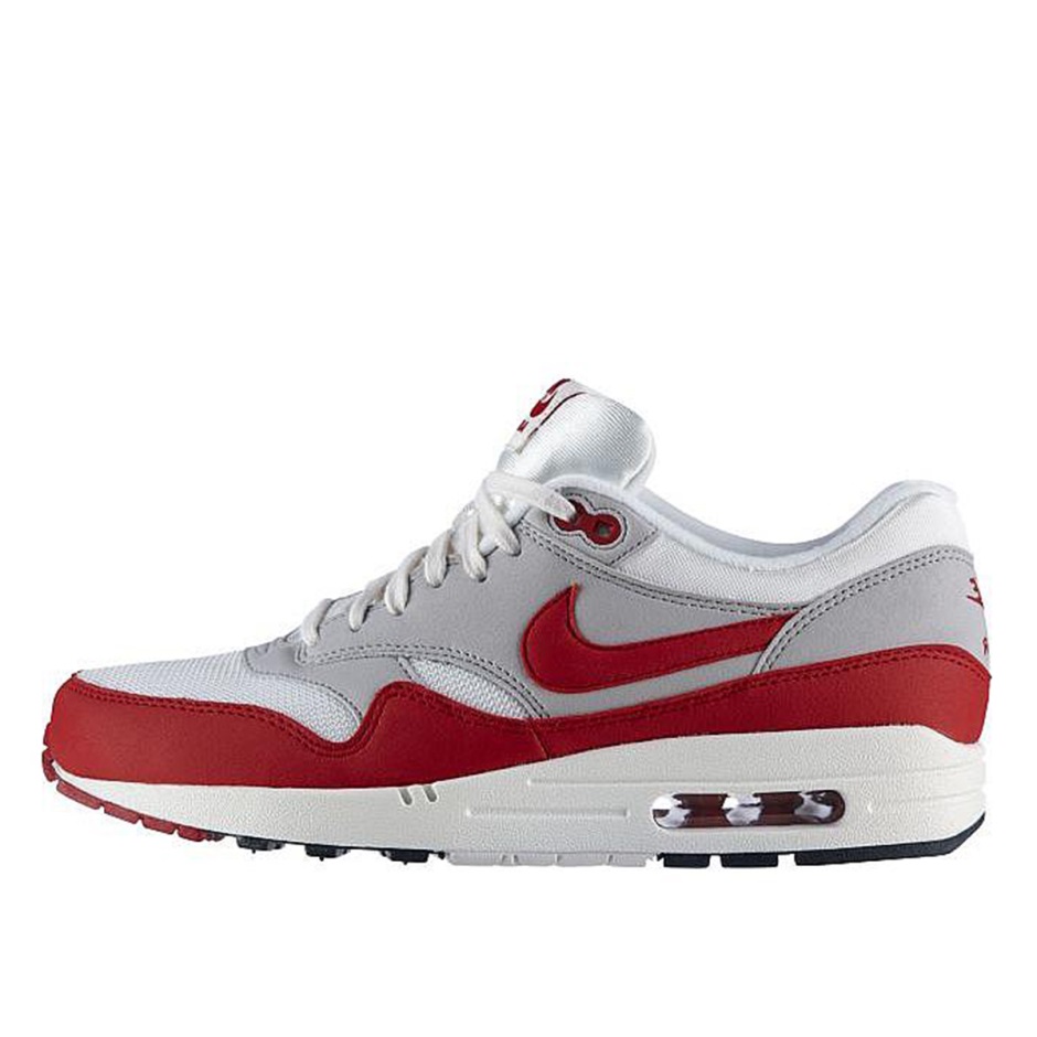 Air Max 1 και κόκκινο (2012) φορεμένο