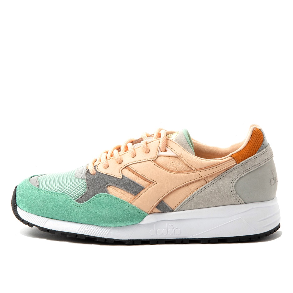 Klekt X Highsnobiety N9002 πουρές ροδάκινου